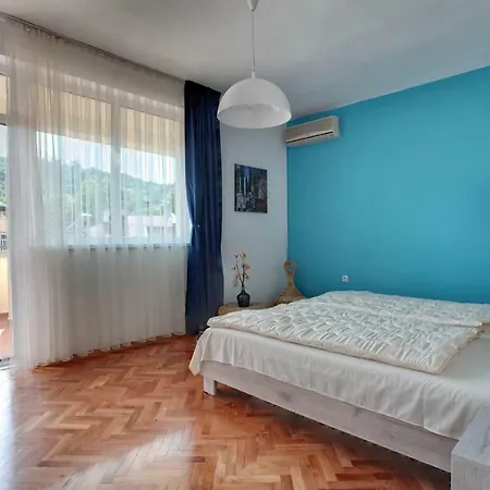 Daire Terrace - Three Bedrooms Center