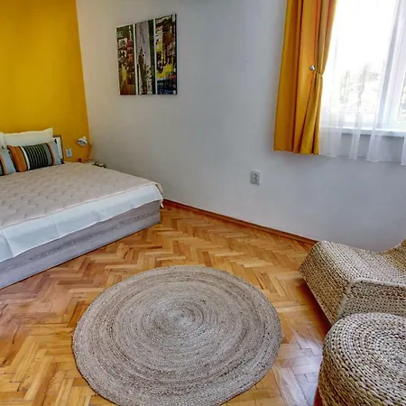 Daire Terrace - Three Bedrooms Center *