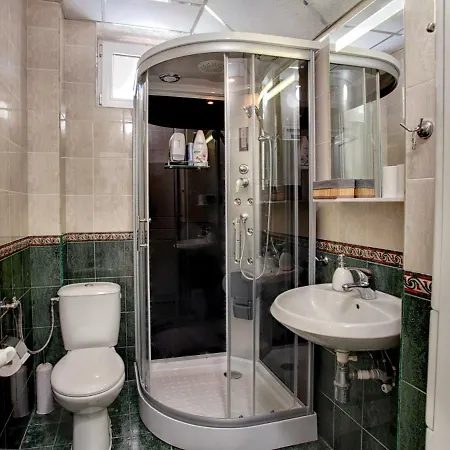 Terrace - Three Bedrooms Center Daire