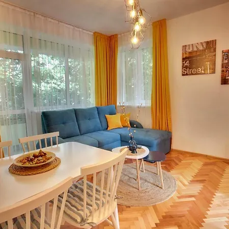 Terrace - Three Bedrooms Center Daire Filibe