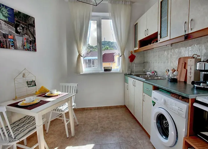 Terrace - Three Bedrooms Center Daire