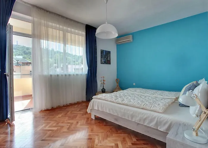 Daire Terrace - Three Bedrooms Center