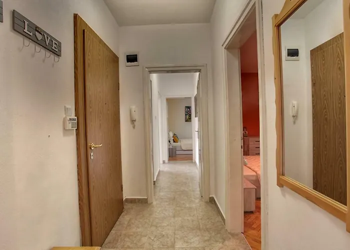 Terrace - Three Bedrooms Center *