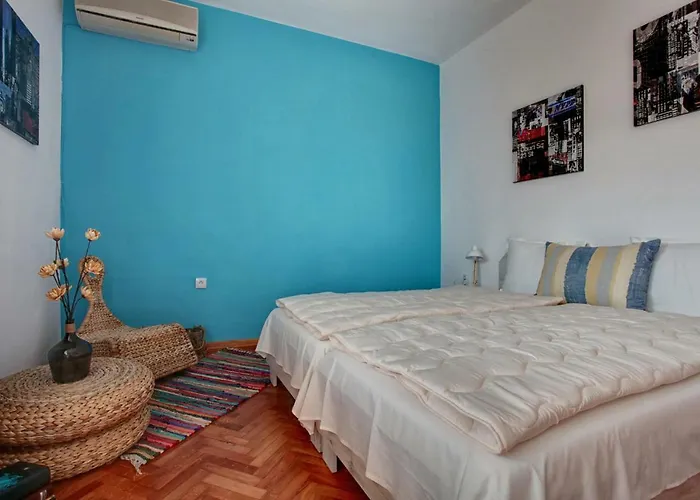 Daire Terrace - Three Bedrooms Center Filibe