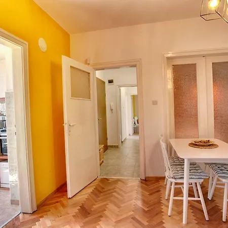 Terrace - Three Bedrooms Center