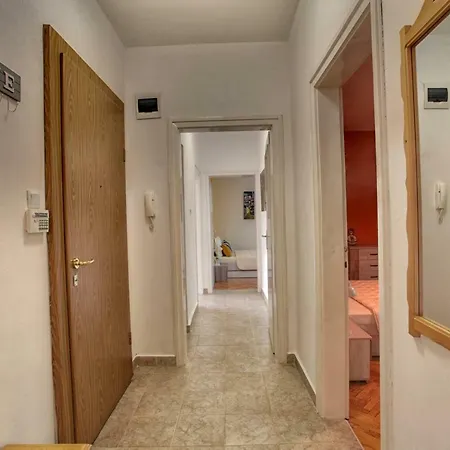 Terrace - Three Bedrooms Center *