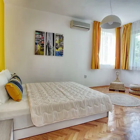 Terrace - Three Bedrooms Center 플로브디프