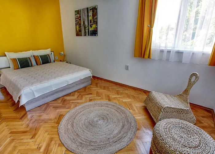 Apartment Terrace - Three Bedrooms Center *