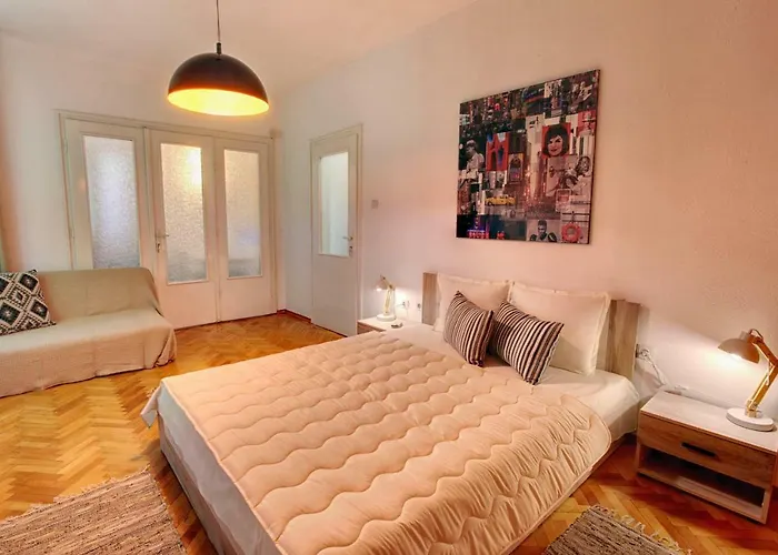 Apartment Terrace - Three Bedrooms Center